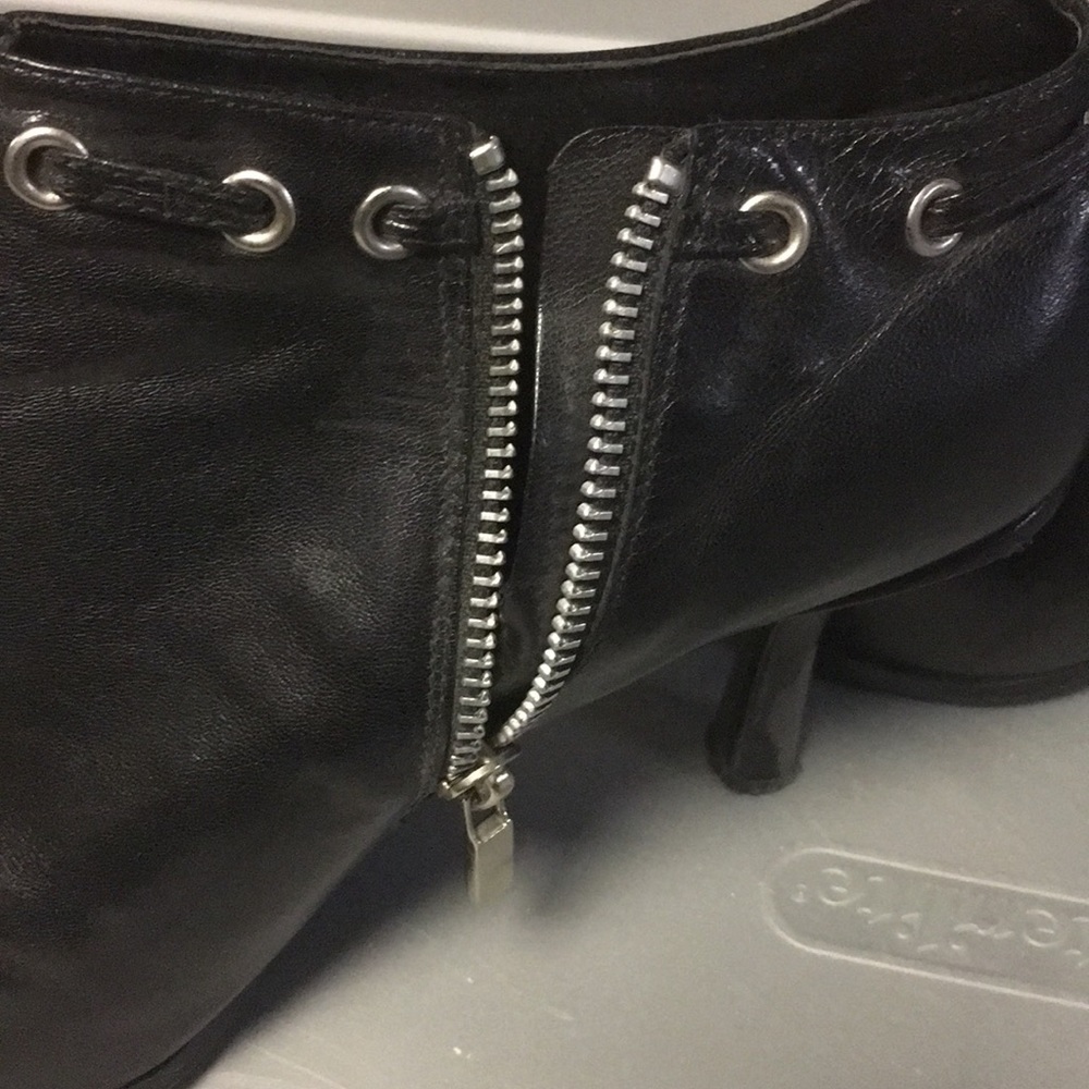 Black bootie - Picture 3 of 6